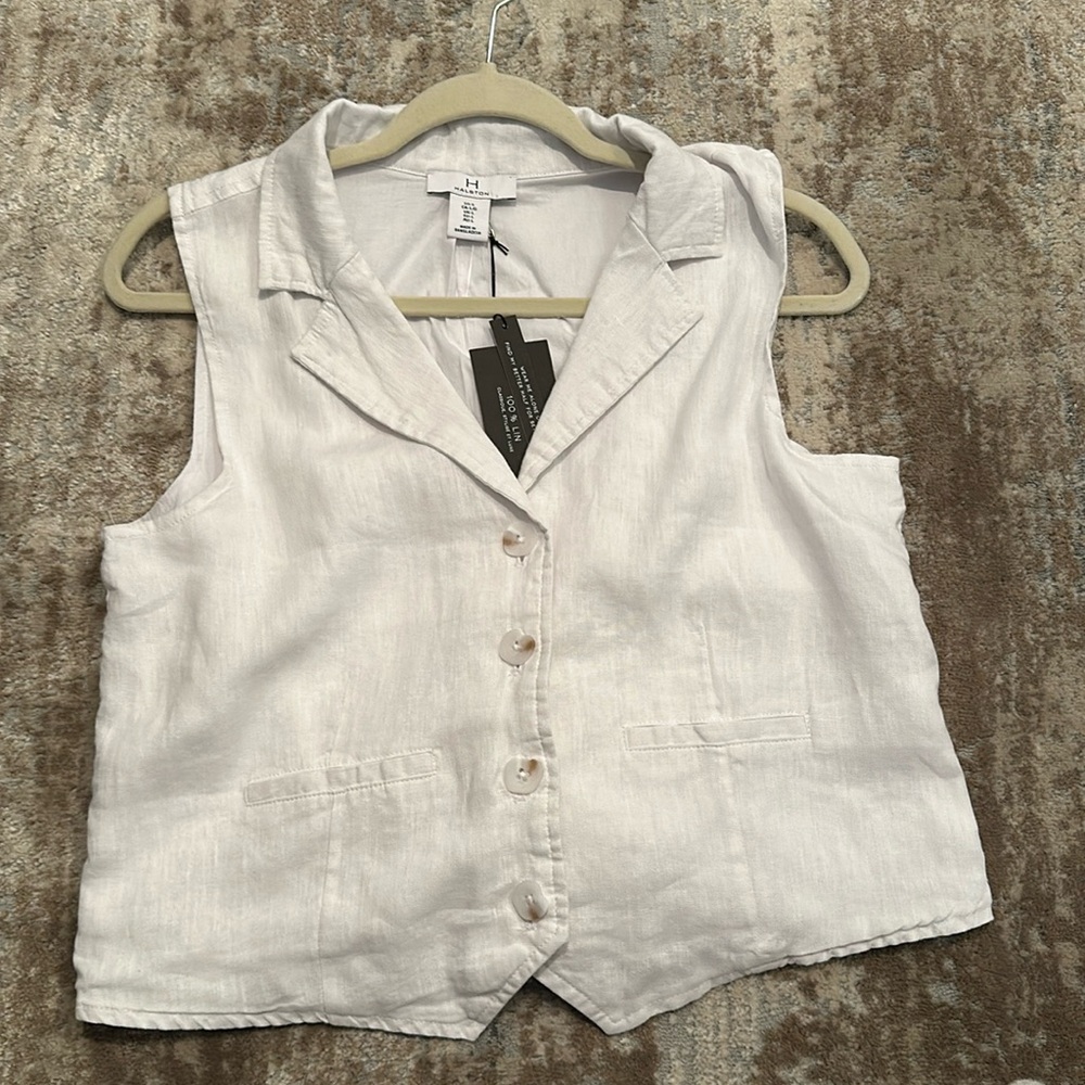 White vest top